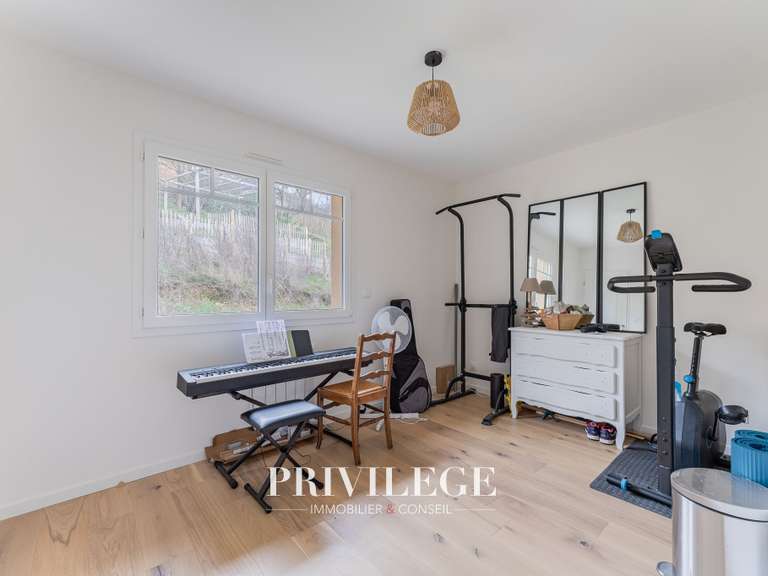 House Montanay - 8 bedrooms - 169m²