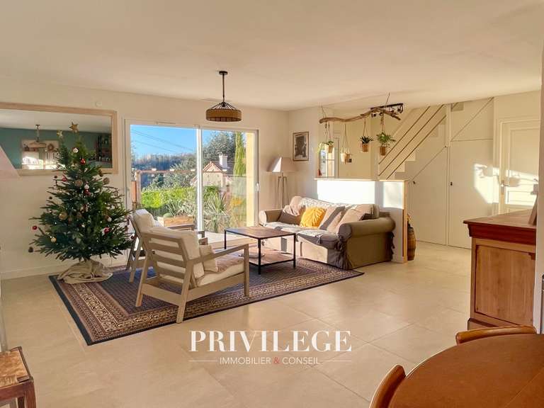 Maison Montanay - 8 chambres - 169m²