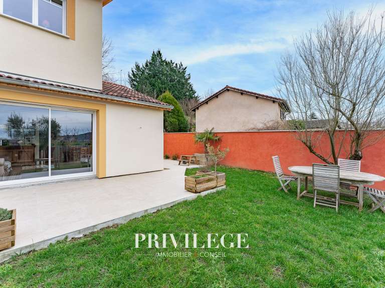 House Montanay - 8 bedrooms - 169m²