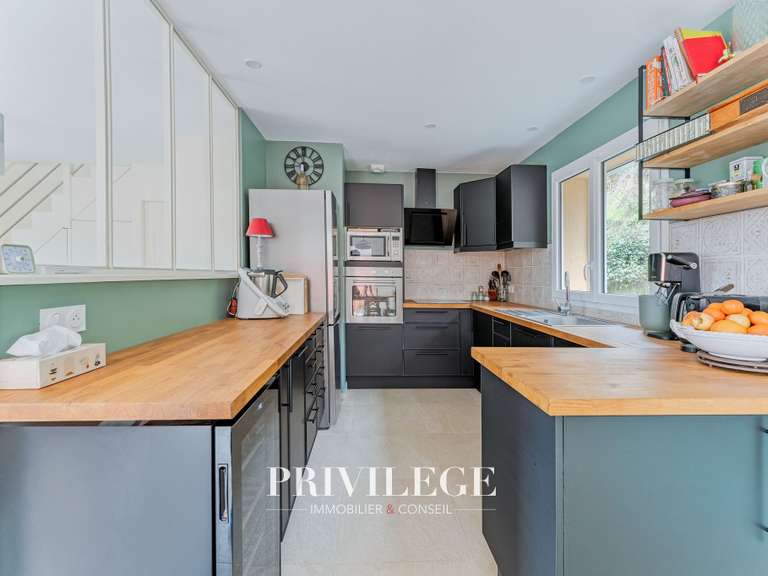 House Montanay - 8 bedrooms - 169m²