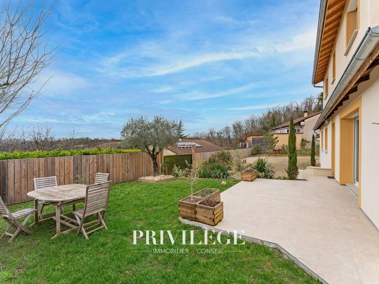 House Montanay - 8 bedrooms - 169m²