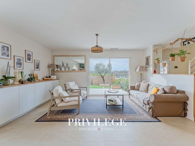 House Montanay - 8 bedrooms - 169m²