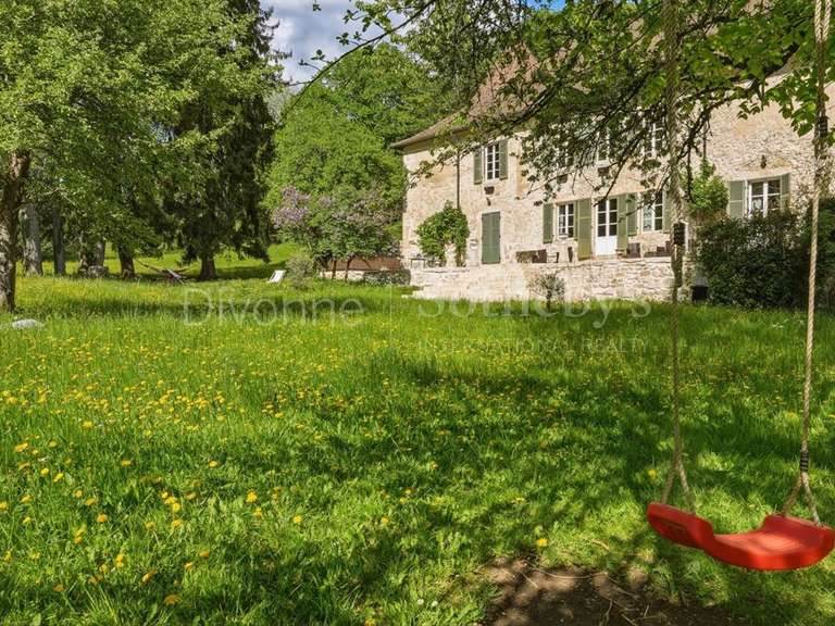 Château Montanges - 10 chambres - 760m²