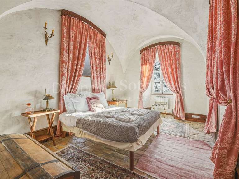 Château Montanges - 10 chambres - 760m²