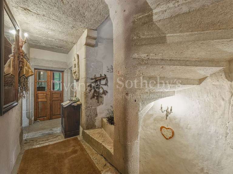 Château Montanges - 10 chambres - 760m²