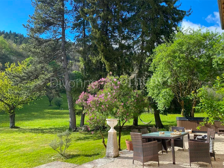 Château Montanges - 10 chambres - 760m²