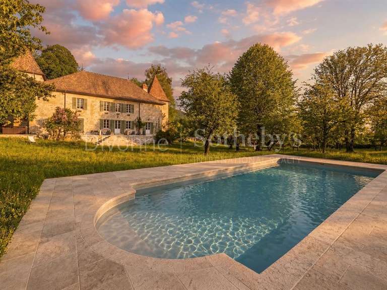 Château Montanges - 10 chambres - 760m²