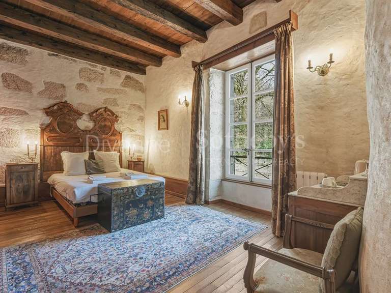 Château Montanges - 10 chambres - 760m²
