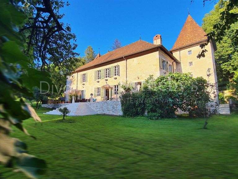 Château Montanges - 10 chambres - 760m²