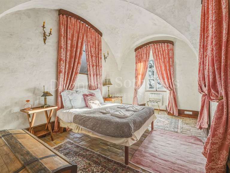 Château Montanges - 10 chambres - 760m²