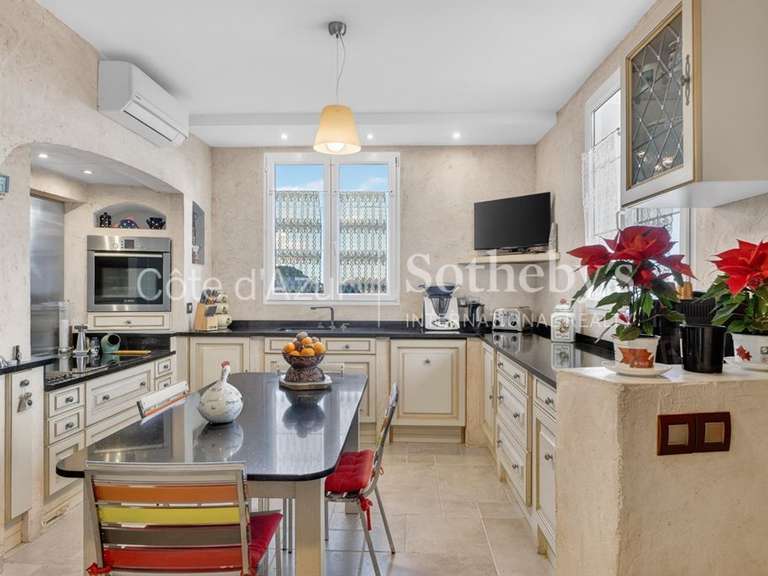 Maison Montauroux - 4 chambres - 234m²