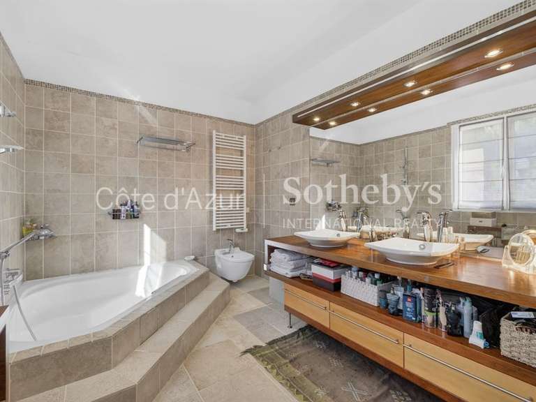 House Montauroux - 4 bedrooms - 234m²