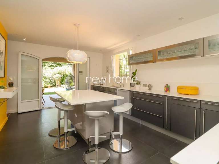 Maison Montauroux - 4 chambres - 222m²