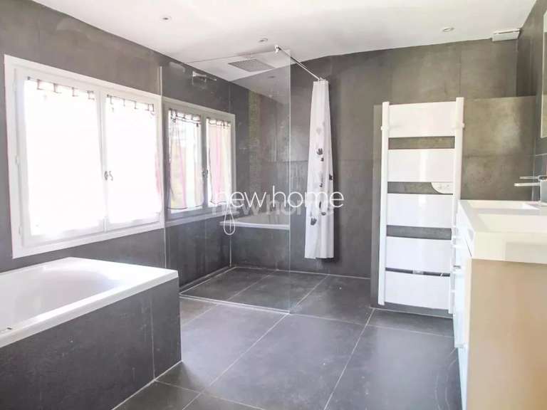 Maison Montauroux - 4 chambres - 280m²