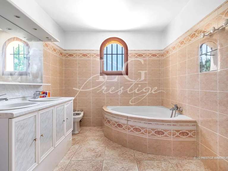 Maison Montauroux - 5 chambres - 250m²