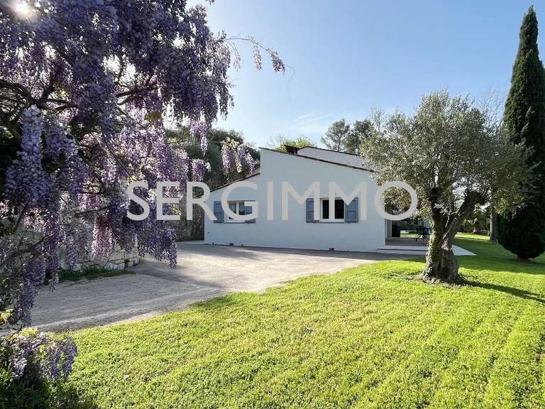 Propriété Montauroux - 5 chambres - 208m²