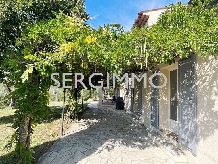 Propriété Montauroux - 5 chambres - 208m²