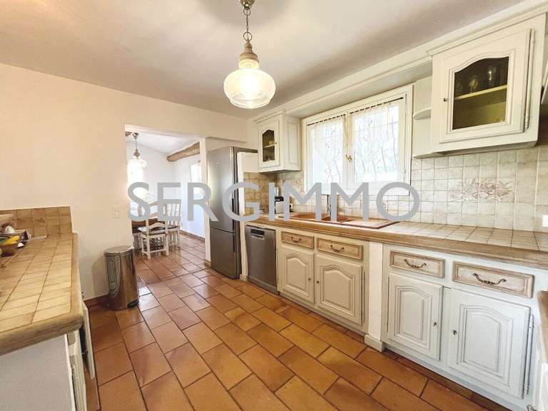 Propriété Montauroux - 5 chambres - 208m²