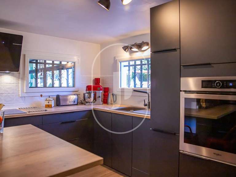 Maison Montbrun-les-Bains - 7 chambres - 287m²