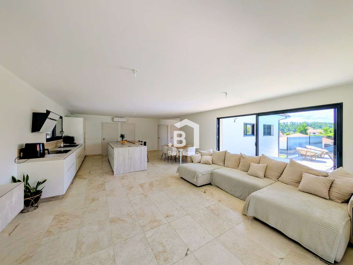 House Montcarra