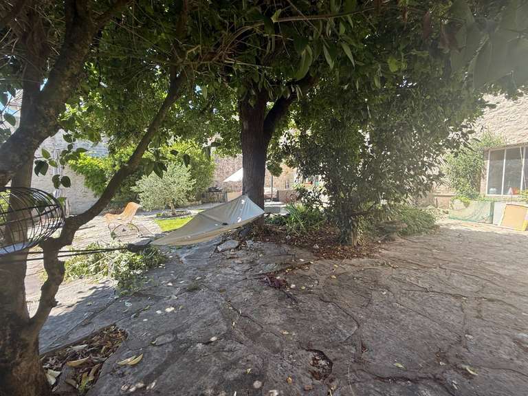 Maison Montcuq - 7 chambres - 302m²