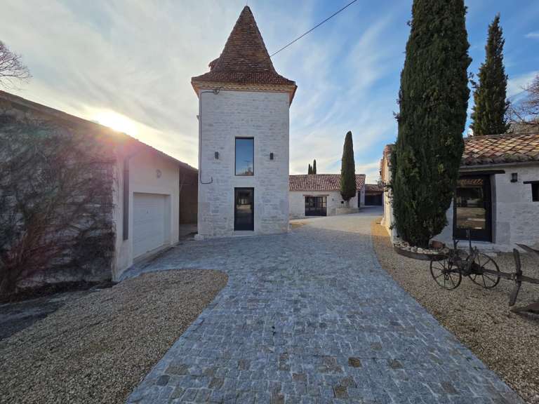 Maison Montcuq - 4 chambres - 210m²