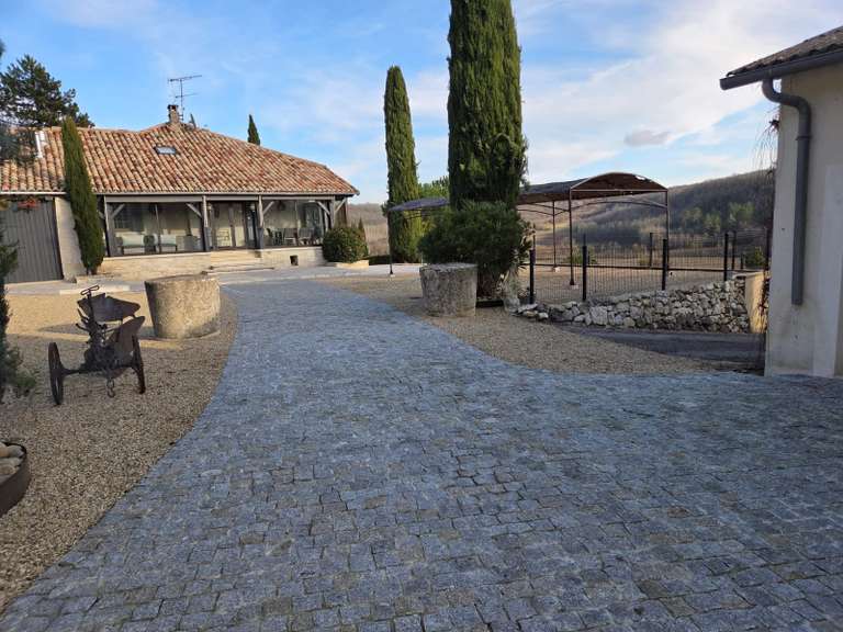 Maison Montcuq - 4 chambres - 210m²
