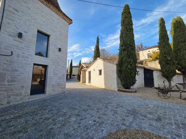 Maison Montcuq - 4 chambres - 210m²