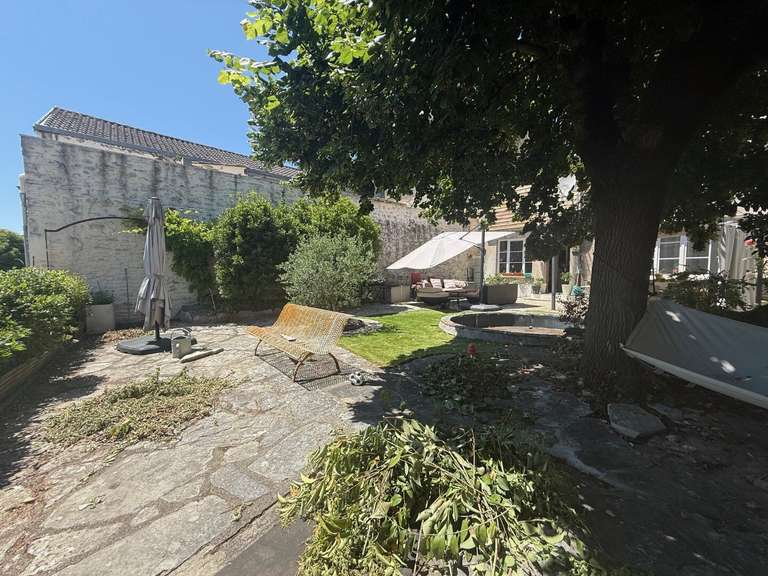 Maison Montcuq - 7 chambres - 302m²