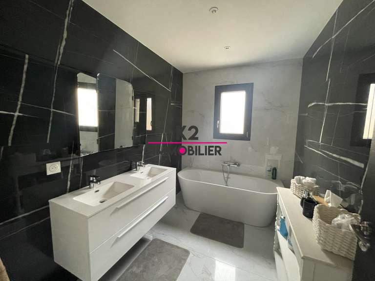 Maison Montélimar - 4 chambres - 124m²