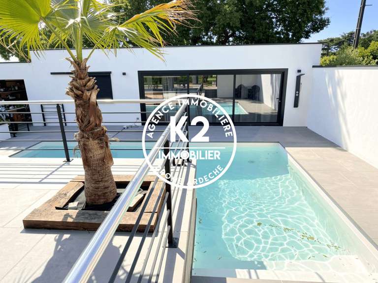 Maison Montélimar - 5 chambres - 240m²