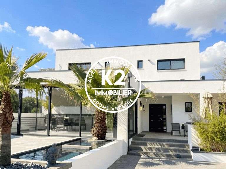 Maison Montélimar - 5 chambres - 240m²