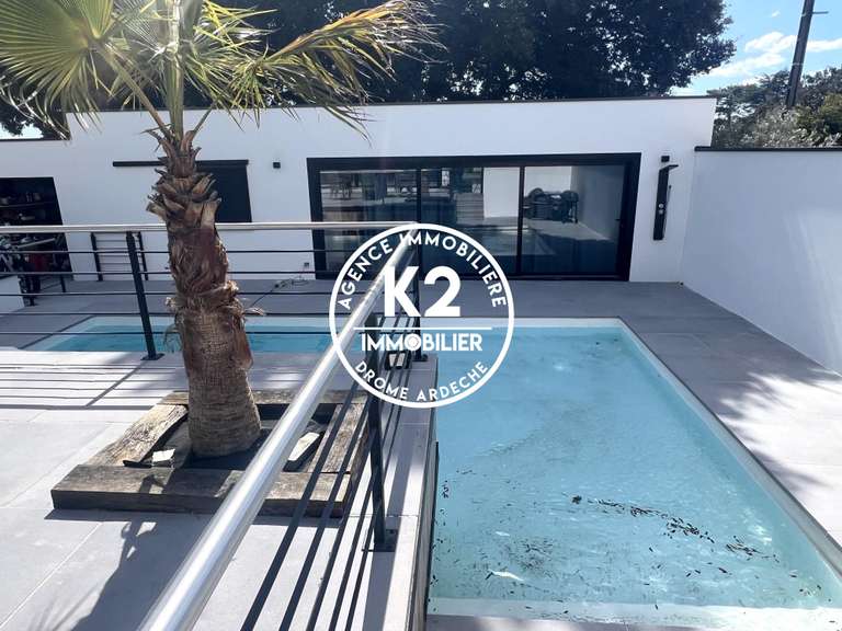 Maison Montélimar - 5 chambres - 240m²