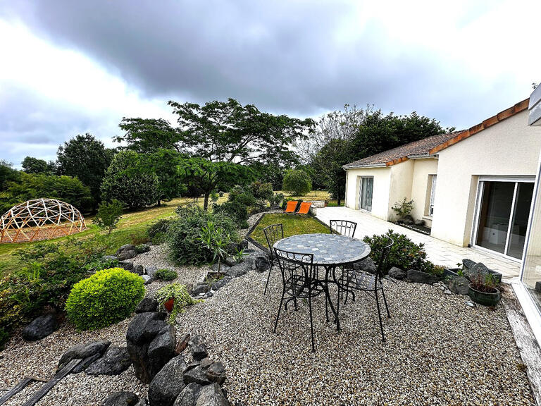 Maison Montemboeuf - 6 chambres - 318m²