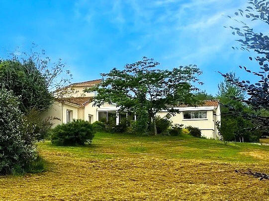 Maison Montemboeuf - 6 chambres - 318m²