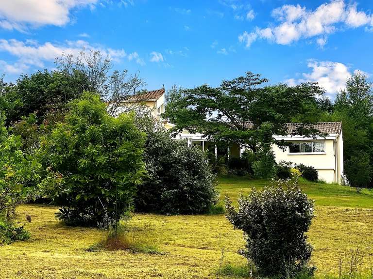 Maison Montemboeuf - 6 chambres - 318m²