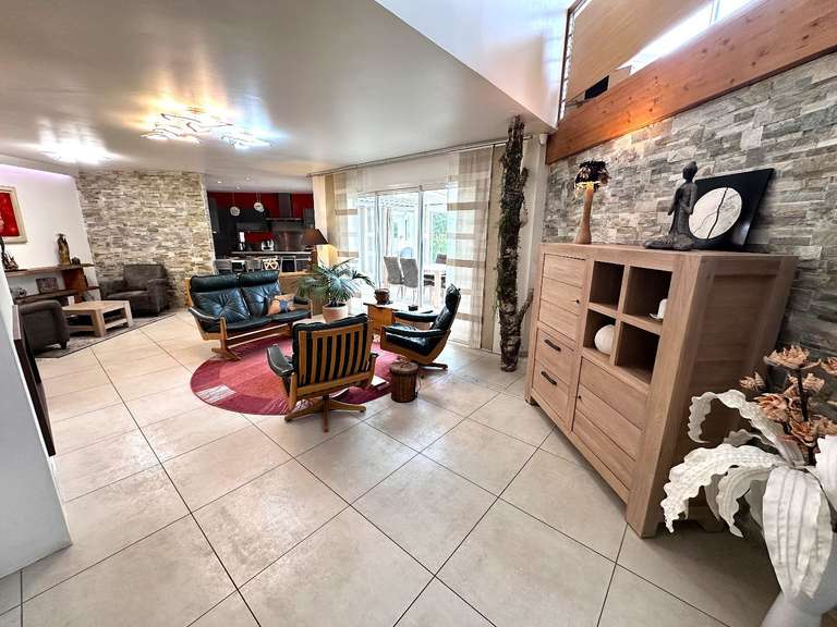 Maison Montemboeuf - 6 chambres - 318m²
