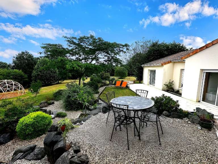 Maison Montemboeuf - 6 chambres - 318m²
