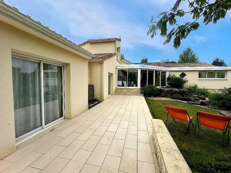 Maison Montemboeuf - 6 chambres - 318m²