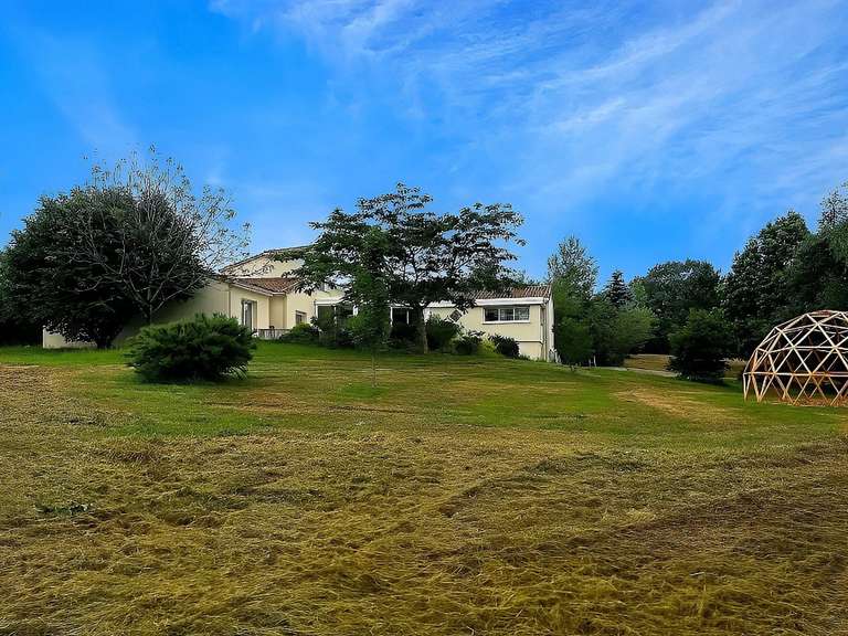 Maison Montemboeuf - 6 chambres - 318m²