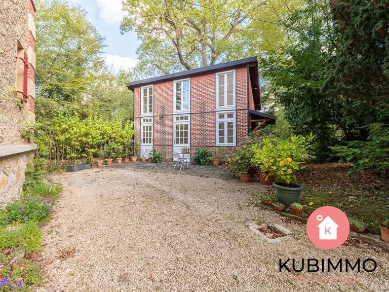 House Montévrain - 7 bedrooms