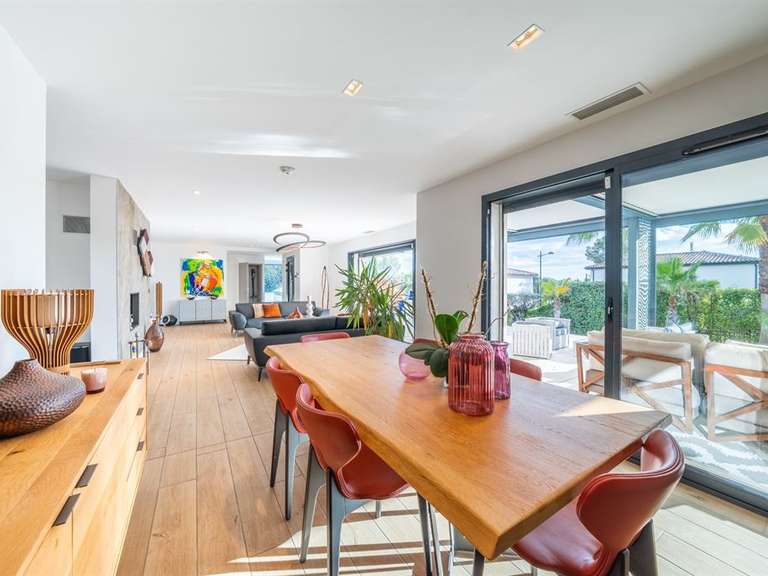 Maison Montferrier-sur-Lez - 5 chambres - 200m²