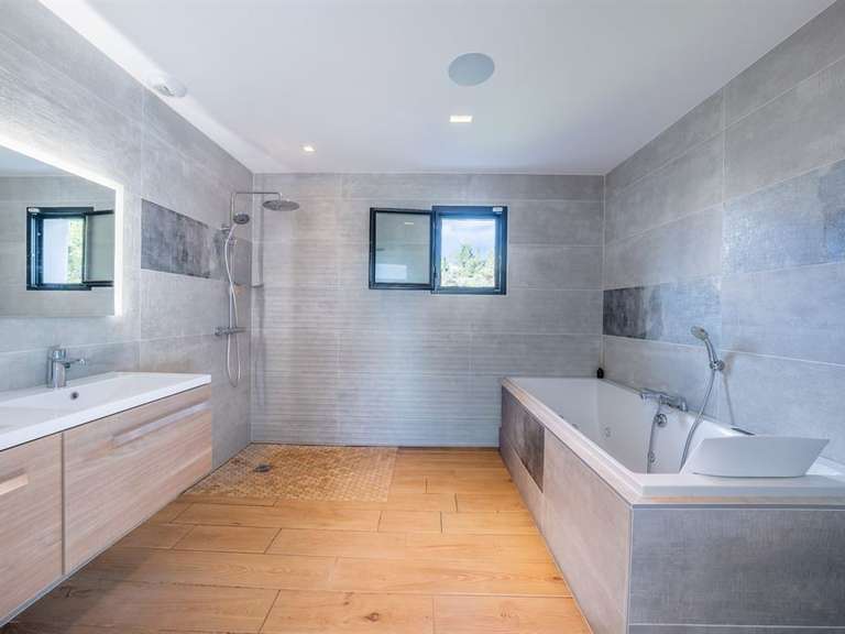 Maison Montferrier-sur-Lez - 5 chambres - 200m²