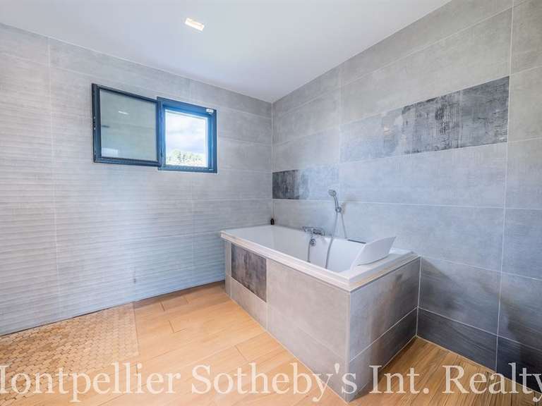 Maison Montferrier-sur-Lez - 5 chambres - 200m²