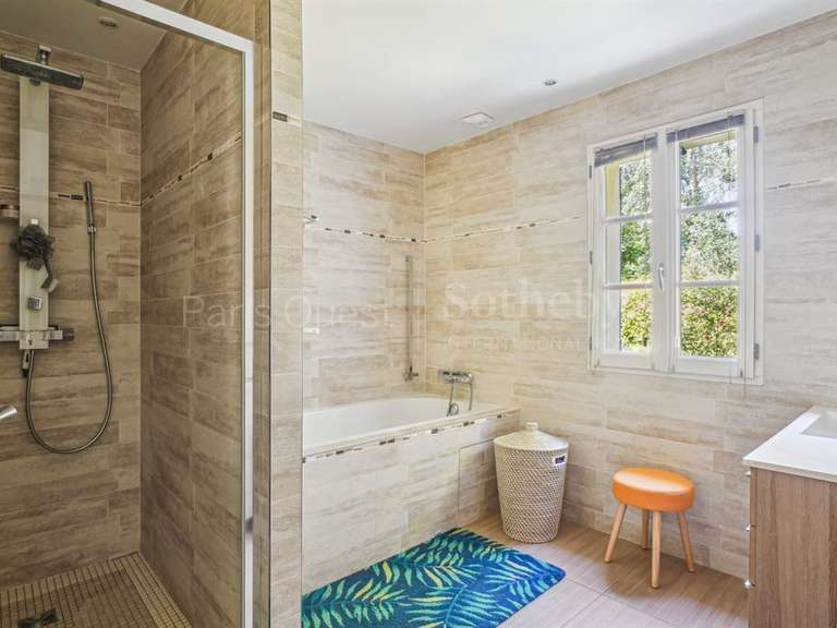 Maison Montfort-l'Amaury - 5 chambres - 240m²