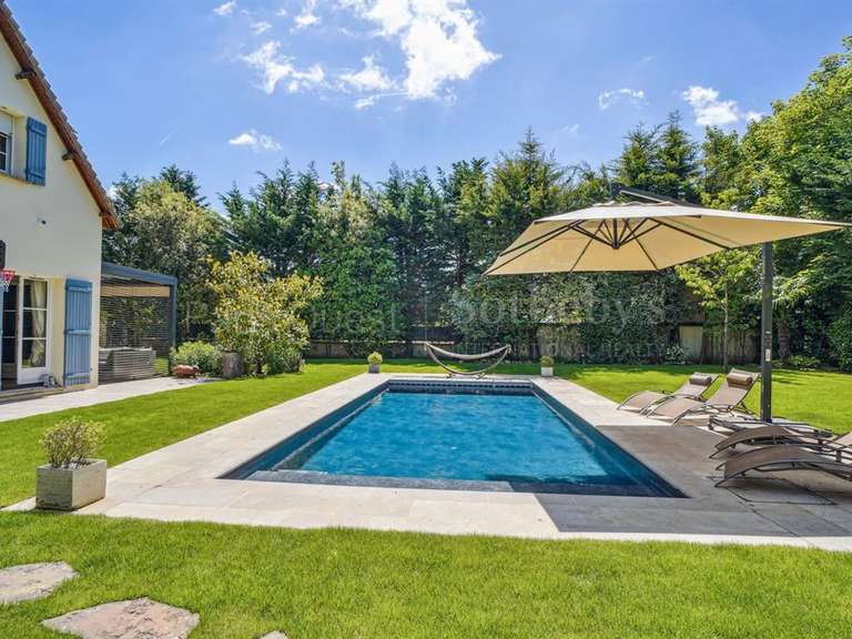 Maison Montfort-l'Amaury - 5 chambres - 240m²