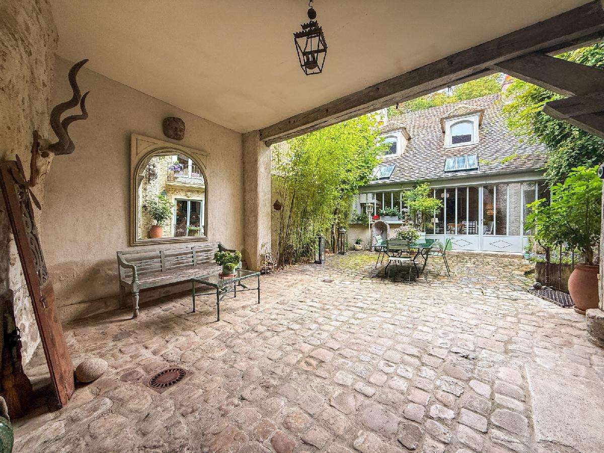 House Montfort-l'Amaury