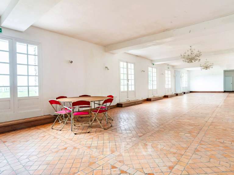 Maison Montfort-l'Amaury - 3 chambres - 360m²