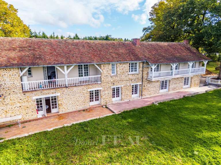 Maison Montfort-l'Amaury - 3 chambres - 360m²