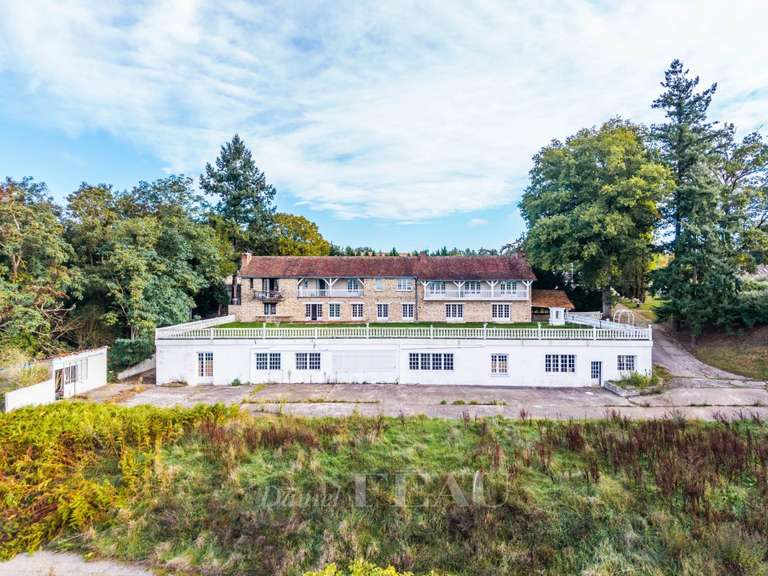 Maison Montfort-l'Amaury - 3 chambres - 360m²